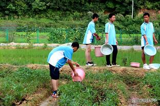 帕金斯：老鹰是时候做决定了 他们阵容中有人需要换个环境