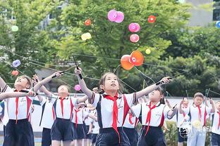 「直播吧在现场」国足抵达比赛场地！首战在即，一起来为国足加油